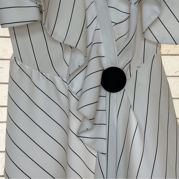 Self Portrait Mono Striped Ruffle Cold Shoulder Top Size 4 - Picture 7 of 16